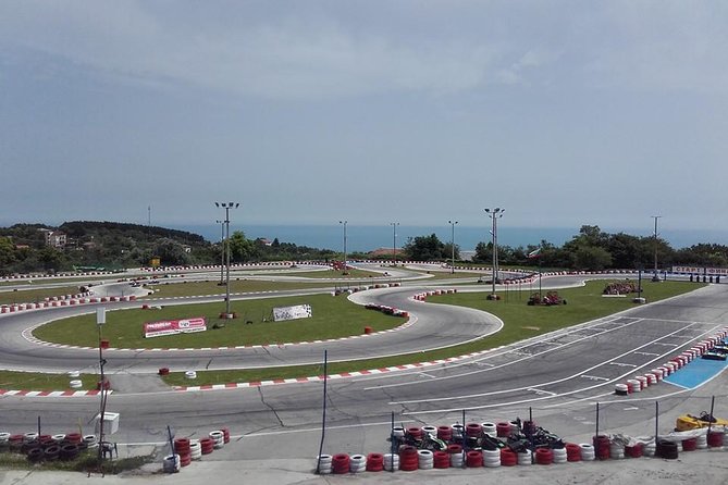 15 Min Of Go Karting - Choosing the right kart: engines, speed, and the fun factor