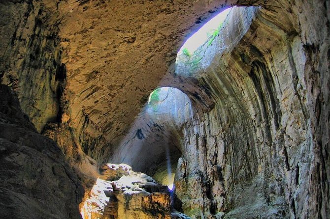 3 Caves tour - Saeva dupka , Eyes of God cave & Devetashka Cave - Saeva Dupka Cave: 400 meters of corridors and 5 galleries