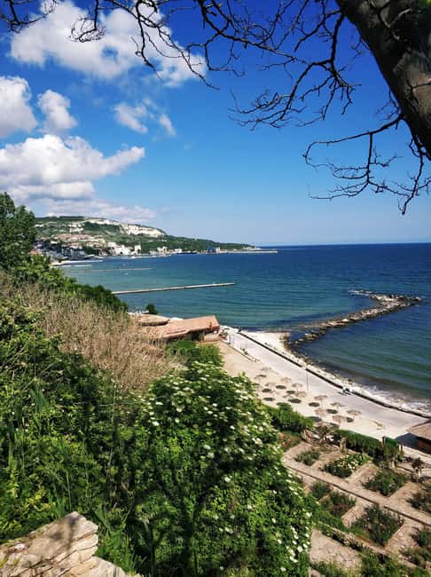 Balchik: 4-Hour Black Sea Cruise With Lunch and Drinks - Cruising the shoreline: what you actually get from the boat