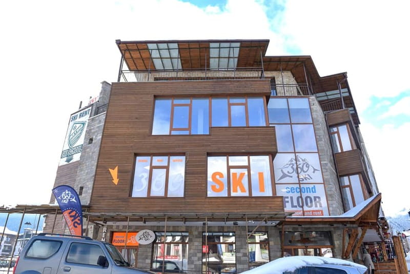 Bansko: Ski and Snowboard equipment rental - Getting your skis or snowboard in about 30 minutes