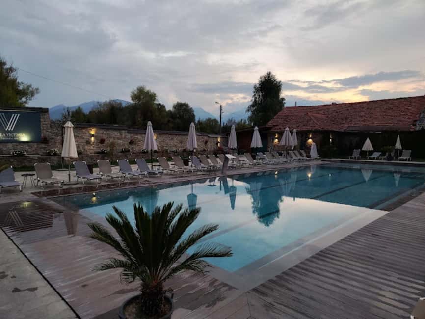 Bansko: Villa Victoria Thermal Pool Escape - Choosing your thermal strategy: main pool for comfort, Jacuzzi for heat lovers