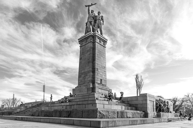 Communist Walking Tour of Sofia - Stop 3: The hidden St. Petka (St. Parascheva) church and religion under communism