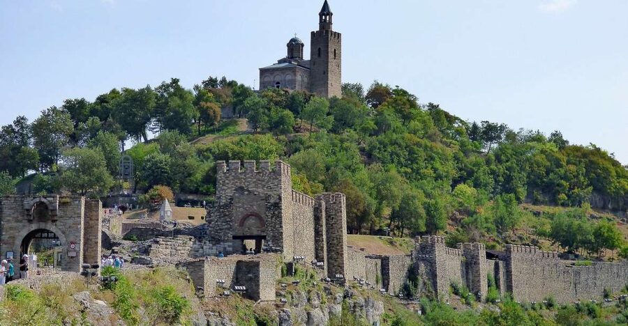 From Bucharest: Day Trip to Medieval Marvels of Bulgaria - Should you book this day trip to Basarbovo, Veliko Tarnovo, and Arbanassi?