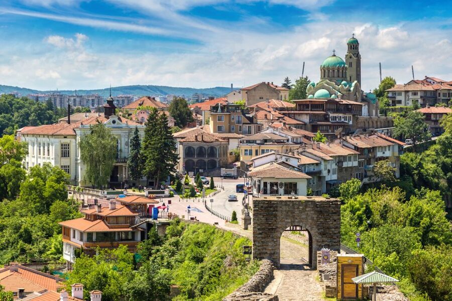 From Bucharest: Small Group Day Trip to Medieval Bulgaria - Entering Bulgaria the easy way from Bucharest