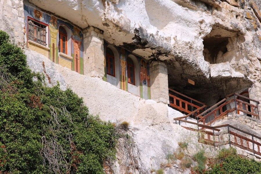 From Bucharest: Small Group Day Trip to Medieval Bulgaria - The long drive is part of the deal, so pack smart