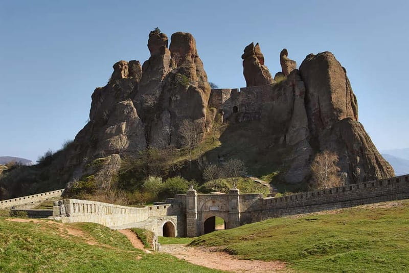 From Sofia: Belogradchik Rocks & Venetsa Cave Full-Day Tour - Belogradchik Fortress: the hilltop views and the guided story