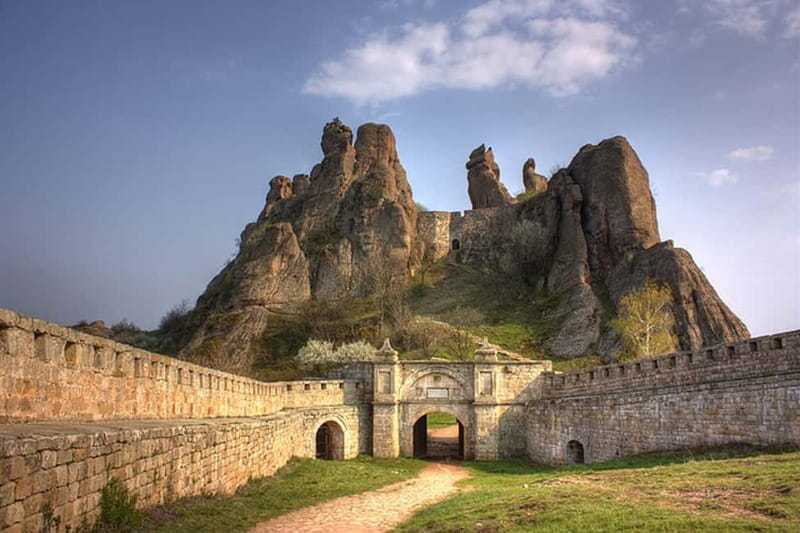 From Sofia: Belogradchik Rocks & Venetsa Cave Full-Day Tour - Lunch and downtime: how to pace a 10-hour day without feeling rushed