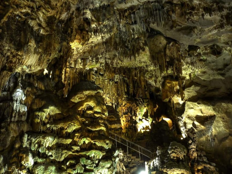 From Sofia: Saeva Dupka and Ledenika Caves Tour - Lunch around Vratsata: a good pause before the lights and lasers