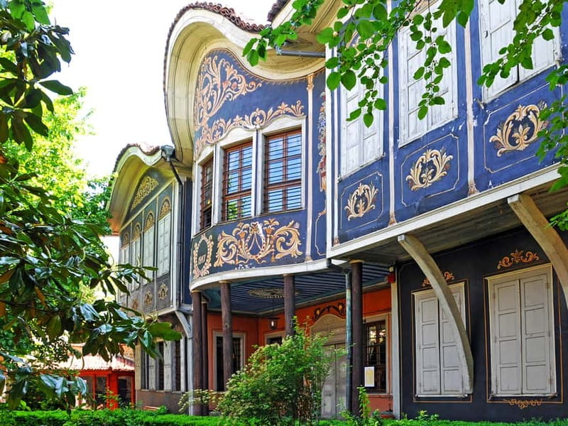 From Sofia: Small Group Guided Tour of Plovdiv's Highlights - Eastern Gate to Thracian walls: the Old Town’s best opening stretch