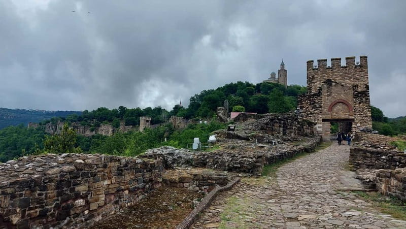 From Sofia: Veliko Tarnovo and Arbanasi Tour with Transfer - Stambolov Bridge to Asenevtsi Monument: Bulgaria’s independence, turned into a photo stop