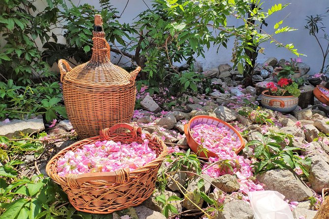 Picking Roses Workshop & Extracting Rose Oil in the Rose Valley - Rose oil and rose water extraction in an old house: the workshop moment