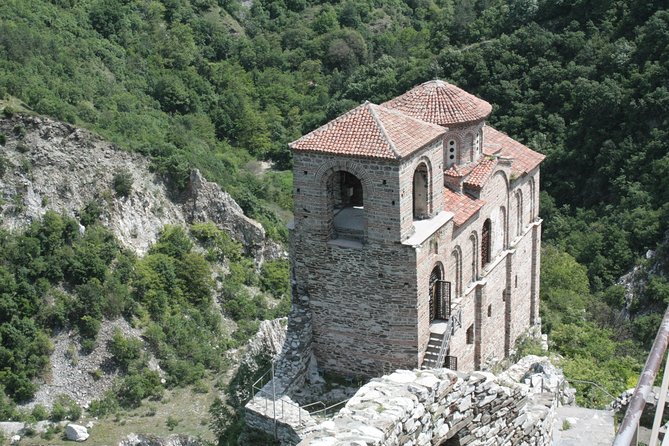 Private 1-day Trip To Wonderful Bridges-Bachkovo-Asen's Fortress from Plovdiv - Stop 1, Asen’s Fortress: A Bulgarian Landmark with Commanding Presence