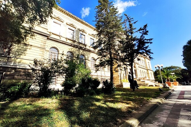 Self-guided tour in Varna Archaeological Museum + ticket - Timing it right with opening hours and small-group calm