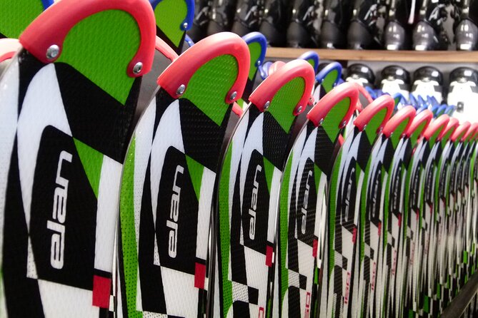 Ski and Snowboard equipment rental in Bansko - Pickup flow: from your arrival to your fitted equipment