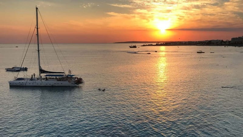 Sunny Beach: Sunset Catamaran Cruise with Dinner & Prosecco - Prosecco and the meal: what you actually get onboard