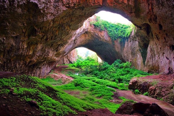 Tour to Lovech, Devetaki cave & Krushuna waterfalls - Getting picked up in Sofia, then staying on track all day