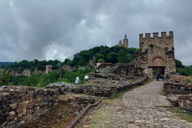 Veliko Tarnovo and Arbanasi day tour from Sofia with pickup - The 8:00 am start and the drive to Veliko Tarnovo